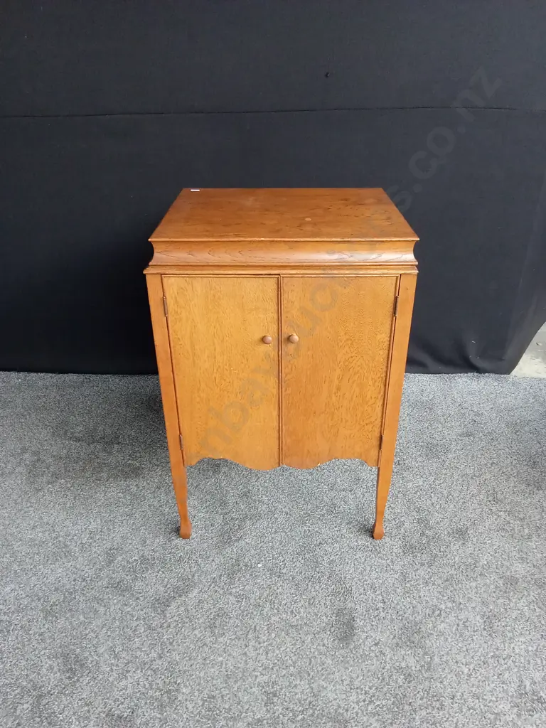 ANTIQUE GRAMOPHONE OAK CABINET L 61CM D 52cm H 914CM Image 1++