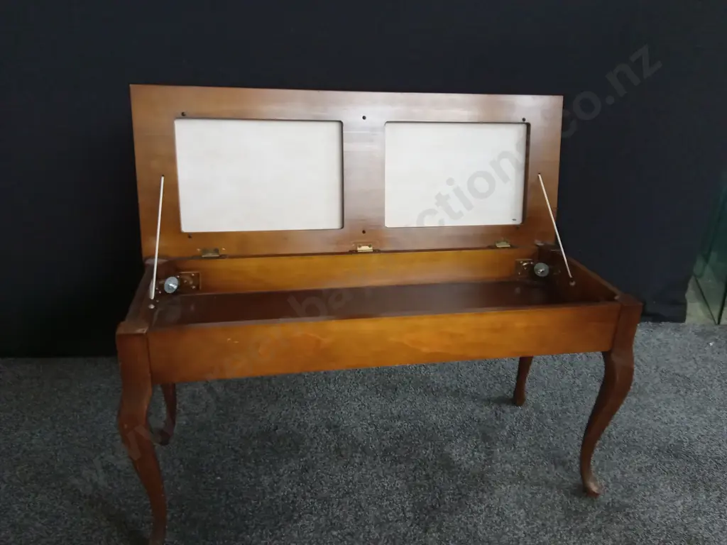 PIANO BENCH WITH STORAGE SPACE Image 1++