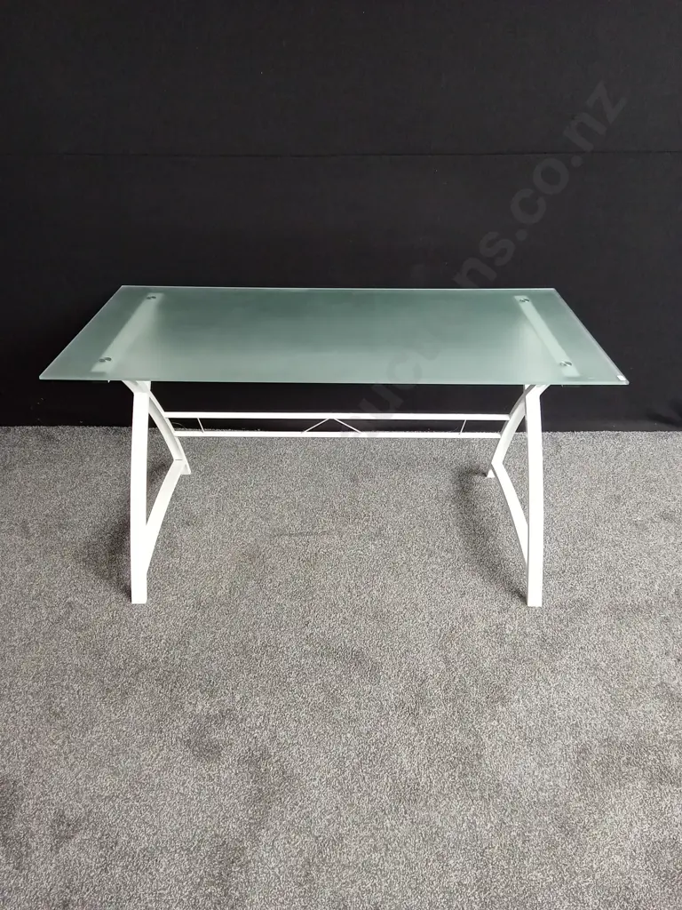 GLASS TOP TABLE H73CM  L1.4M D70CM Image 1++