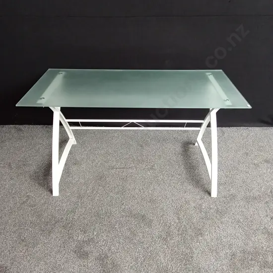 GLASS TOP TABLE H73CM  L1.4M D70CM