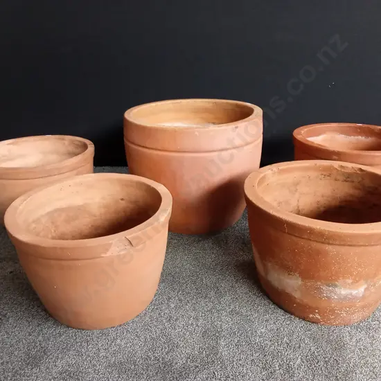 5 LARGE POTS 1 CRACKED