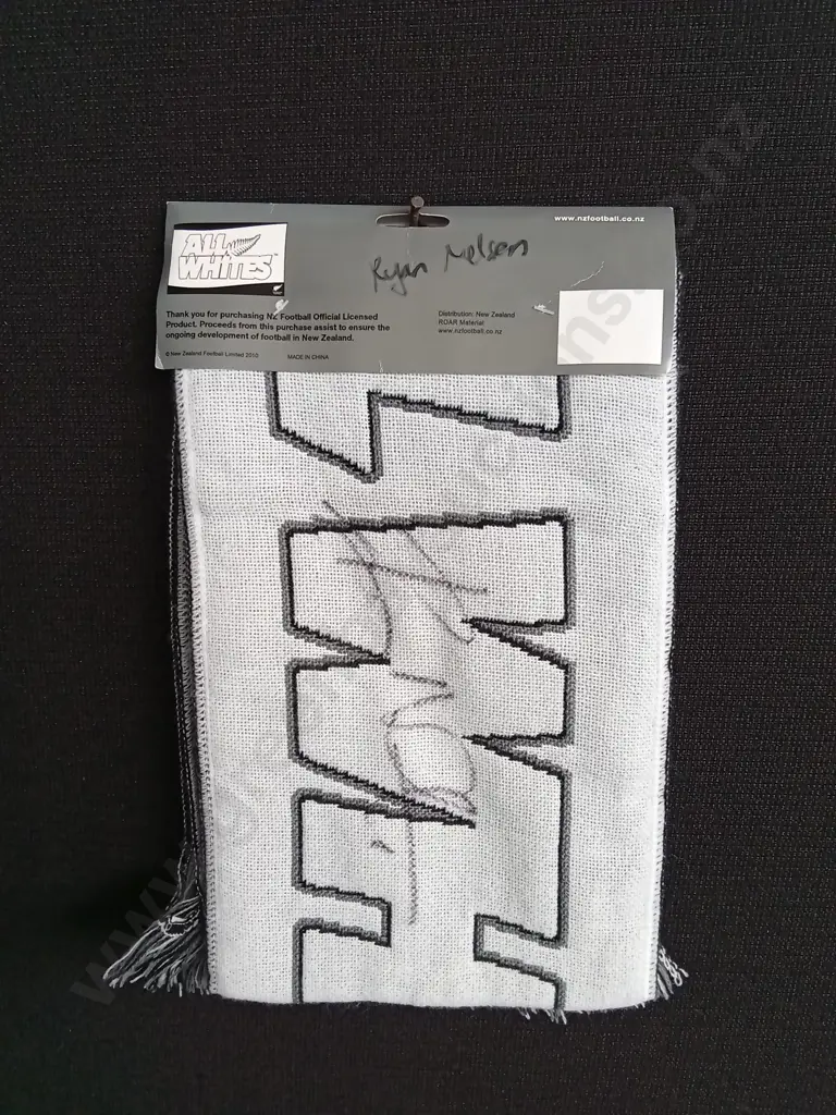 NEW ALL WHITES TEAM SCARF SIGNED BY RYAN NELSEN AND SIMON ELLIOTT Image 1++
