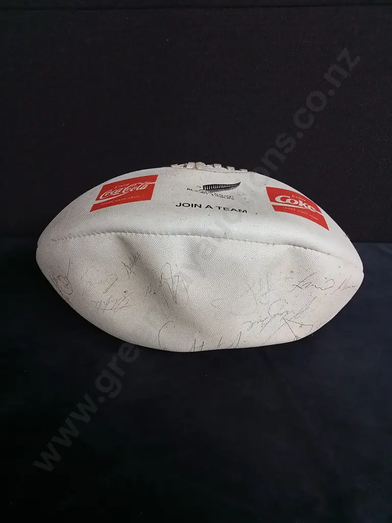 SIGNED RUGBY BALL EARLY 90'S ERA SIGNATURES INCLUDE COLIN MEADS, JONAH LOMU, EARL KIRTON AND OTHERS Image 1++