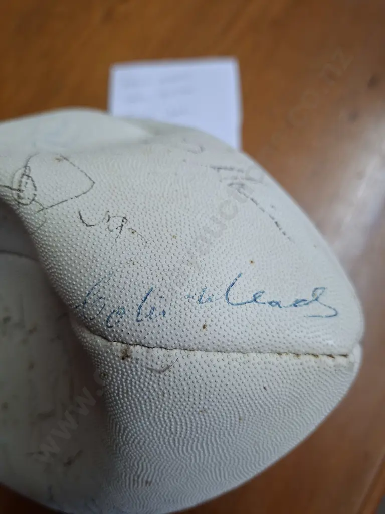 SIGNED RUGBY BALL EARLY 90'S ERA SIGNATURES INCLUDE COLIN MEADS, JONAH LOMU, EARL KIRTON AND OTHERS Image 1++