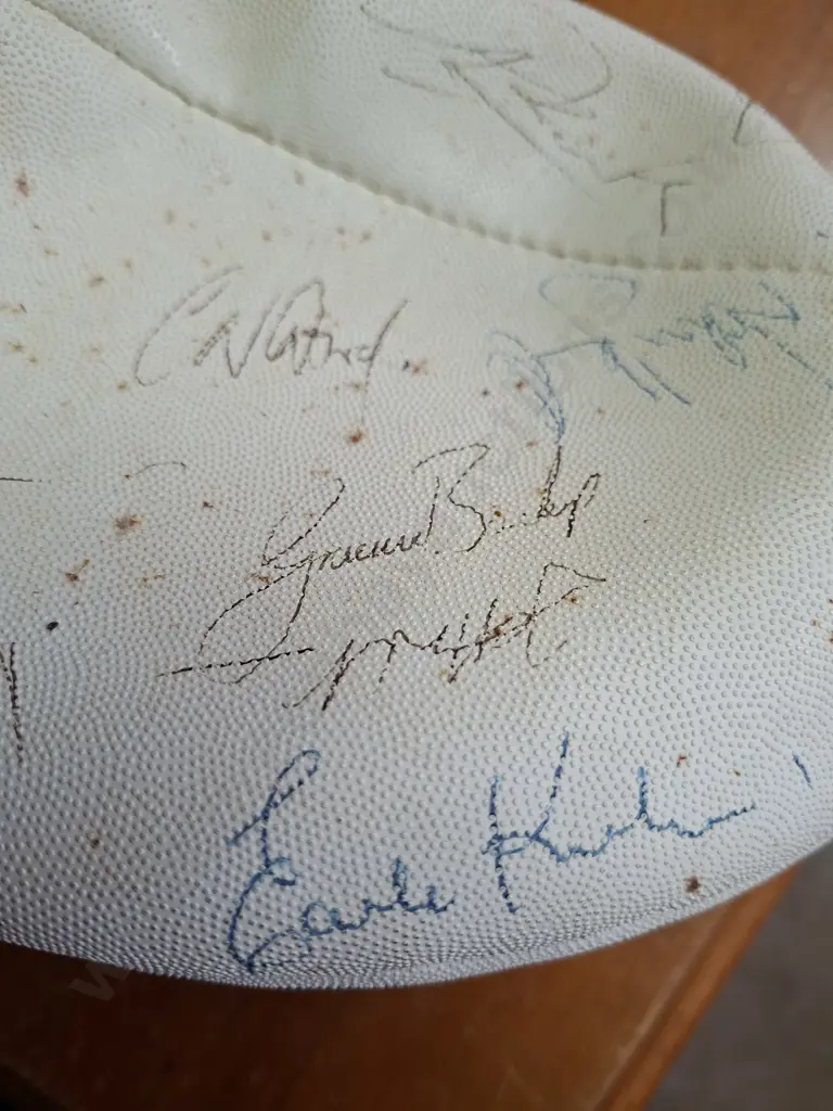 SIGNED RUGBY BALL EARLY 90'S ERA SIGNATURES INCLUDE COLIN MEADS, JONAH LOMU, EARL KIRTON AND OTHERS Image 1++