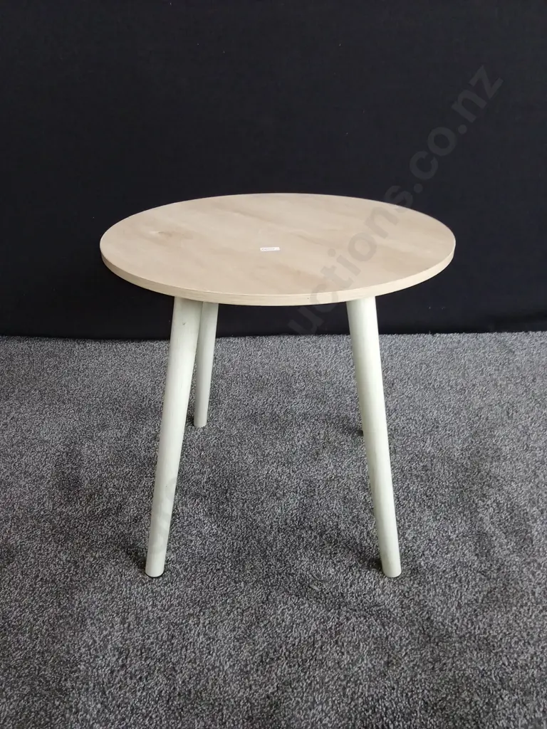 ROUND WOODEN SIDE TABLE Image 1++