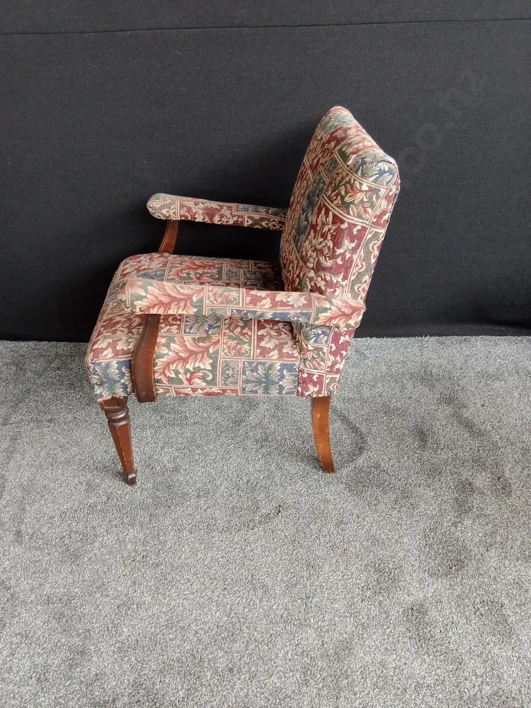 ARM LOUNGE CHAIR Image 1++