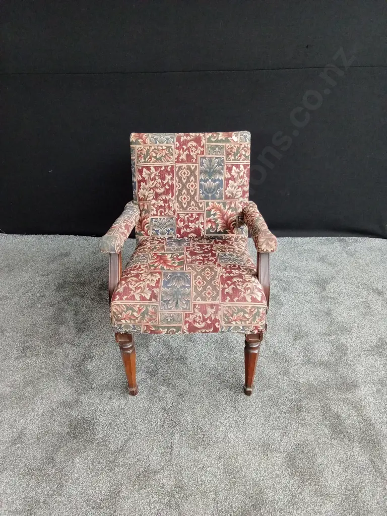 ARM LOUNGE CHAIR Image 1++