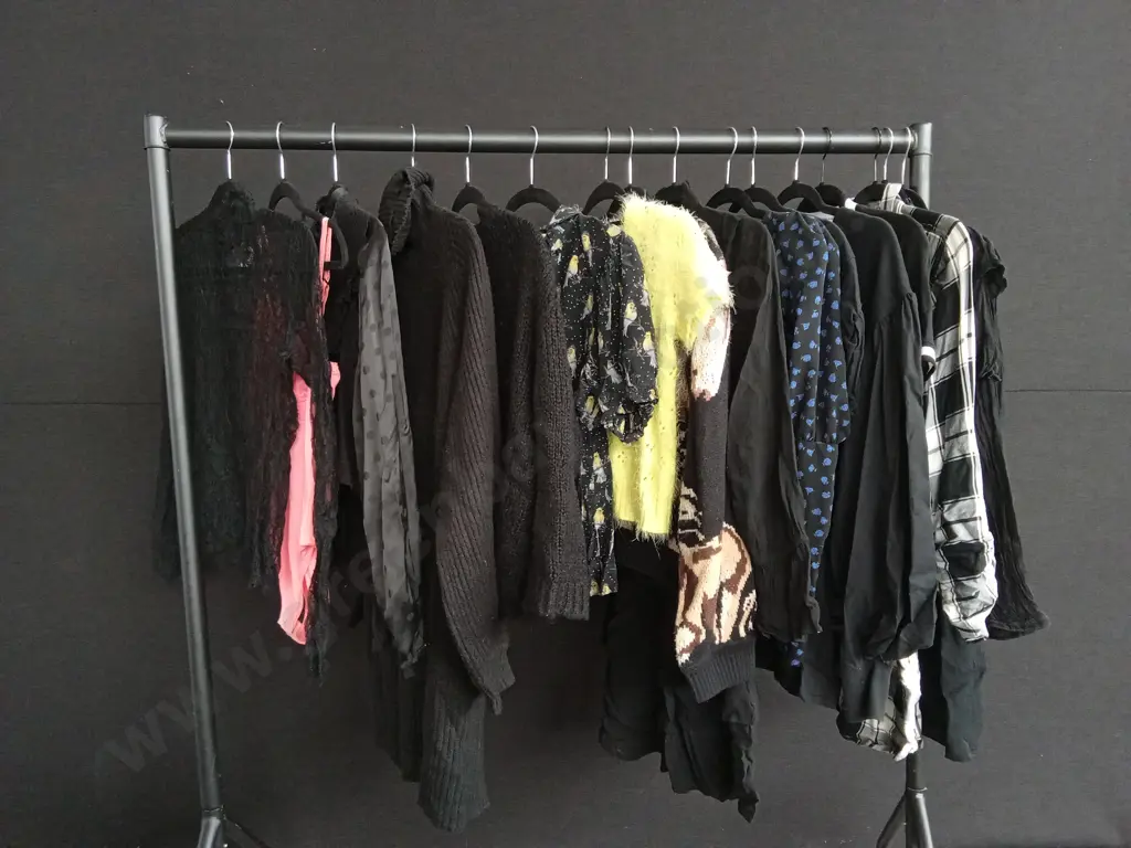 LARGE BOX OF SIZE 8-10 WOMENS CLOTHES INCLUDING ZARA, TOP SHOP, STELLA MCARTNEY, LEE AND MORE (SAMPLE IN PHOTO) Image 1++