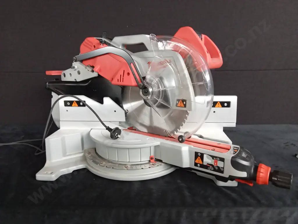 MILWAUKEE MS305DB 305MM COMPOUND MITRE SAW Image 1++