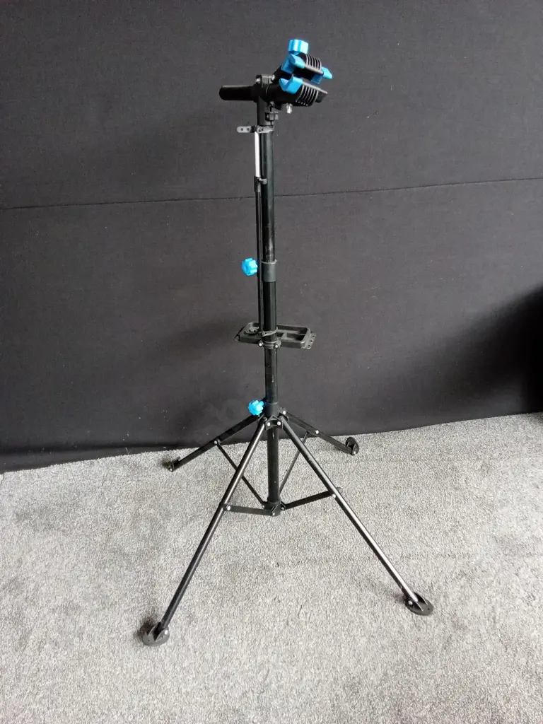 WORKSTAND FOR FIXING PUSH BIKES TOP CLAMP APPROX 1.45M HIGH Image 1++