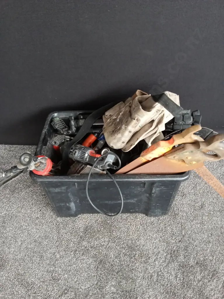 BOX OF TOOL ACCESSORIES INCLUDING OZITO GRINDER Image 1++