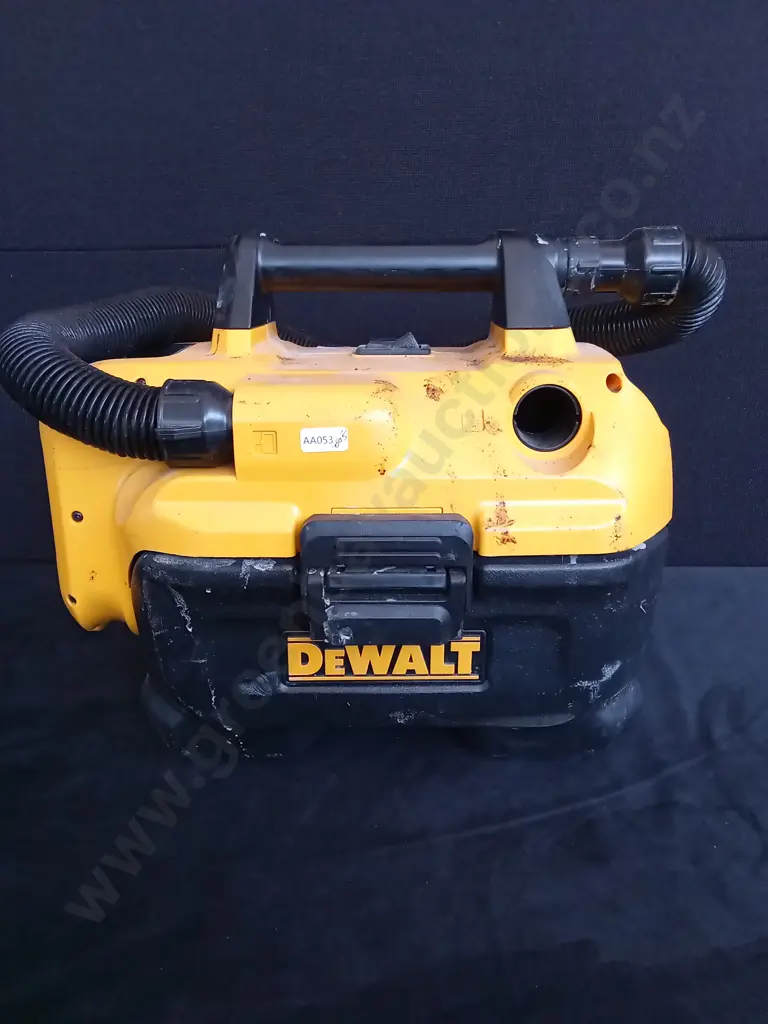 DEWALT DCV580 HEAVY DUTY 2 GALLON WET & DRY VACUUM Image 1++