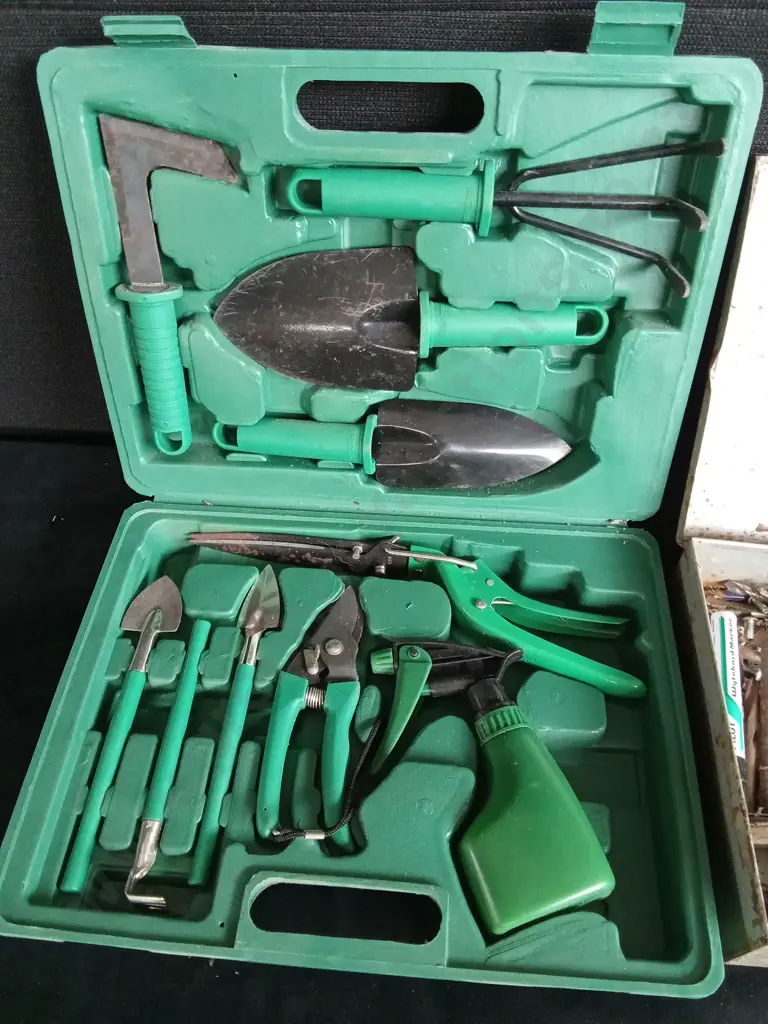 GARDENING SET IN CASE AND METAL BOX OF DRILL BITS Image 1++