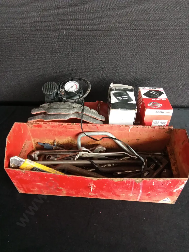 TOOL BOX AND CONTENTS Image 1++