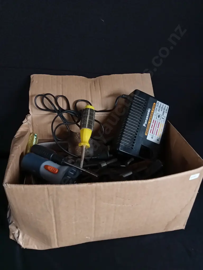 BOX OF HAND TOOLS Image 1++