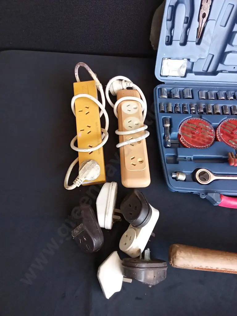 BAG CONTAINING CORDED BOSCH MULTI TOOL TESTED WORKING, PARTS OF SOCKET SET, HEAVY DUTY PRUNERS AND ELECTIRCAL SOCKETS Image 1++