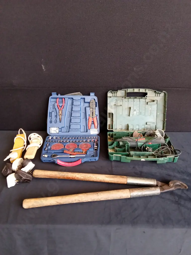 BAG CONTAINING CORDED BOSCH MULTI TOOL TESTED WORKING, PARTS OF SOCKET SET, HEAVY DUTY PRUNERS AND ELECTIRCAL SOCKETS Image 1++