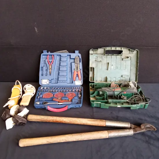 BAG CONTAINING CORDED BOSCH MULTI TOOL TESTED WORKING, PARTS OF SOCKET SET, HEAVY DUTY PRUNERS AND ELECTIRCAL SOCKETS