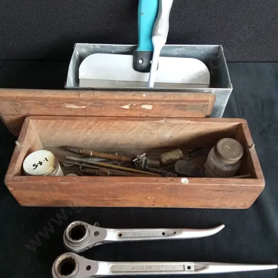 2 X SCAFFOLD PODGERS  AND 2 X VINTAGE SOLDERING IRONS PLUS SMALL WODDEN BOX ANS METAL BOX OF  HAND TOOLS