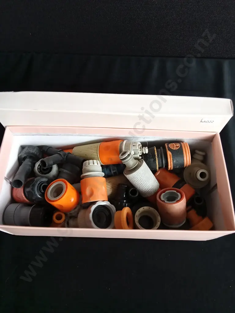 SMALL BOX OF HOSE FITTINGS Image 1++