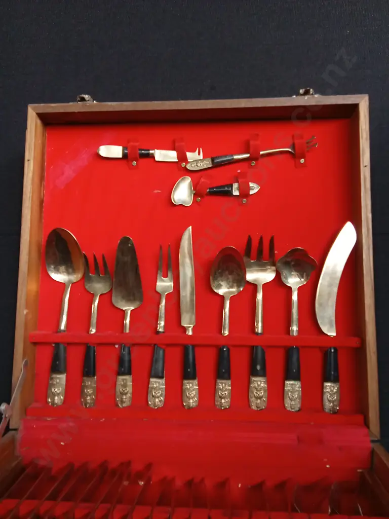 VINTAGE THAILAND CUTLERY SET COMPLETE 100 PIECES IN PRESENTATION CASE Image 1++