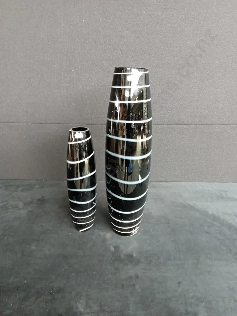 SET OF BLACK AND WHITE SPIRAL ART GLASS VASES Image 1++