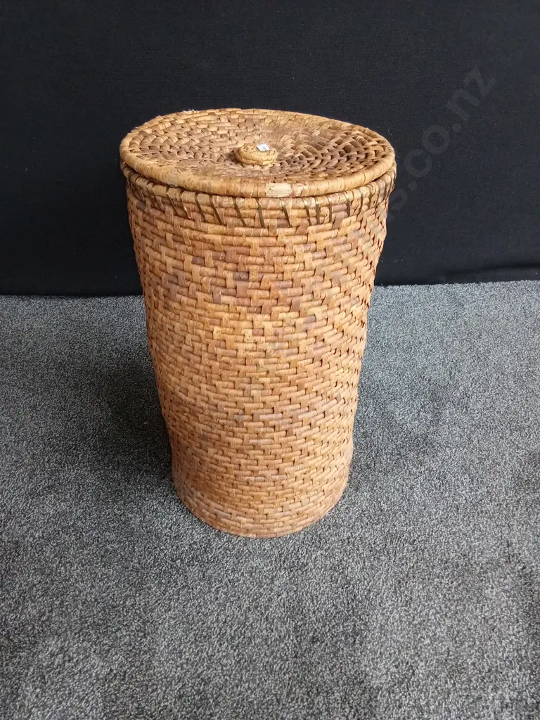 WOVEN LIDDED BASKET Image 1++