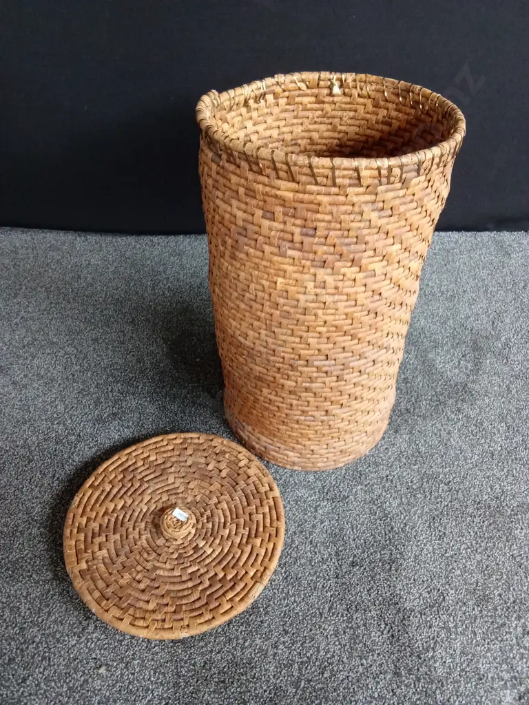 WOVEN LIDDED BASKET Image 1++