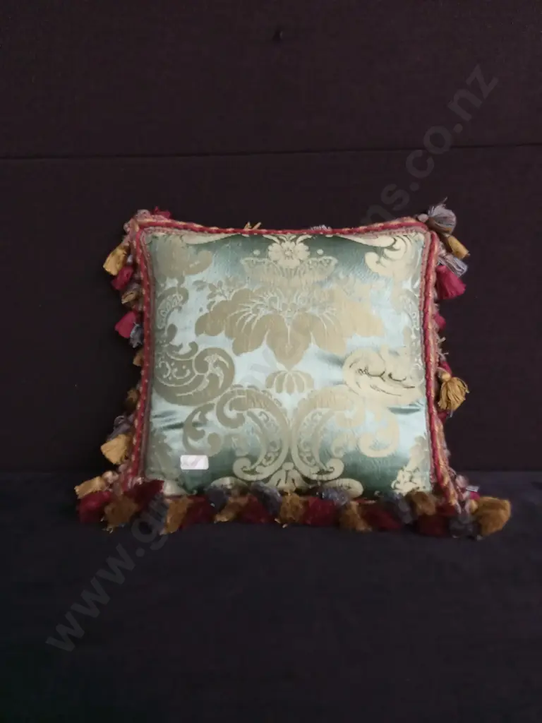 ITALIAN FINE SILK GREEN CUSHION WITH TASSELS Image 1++
