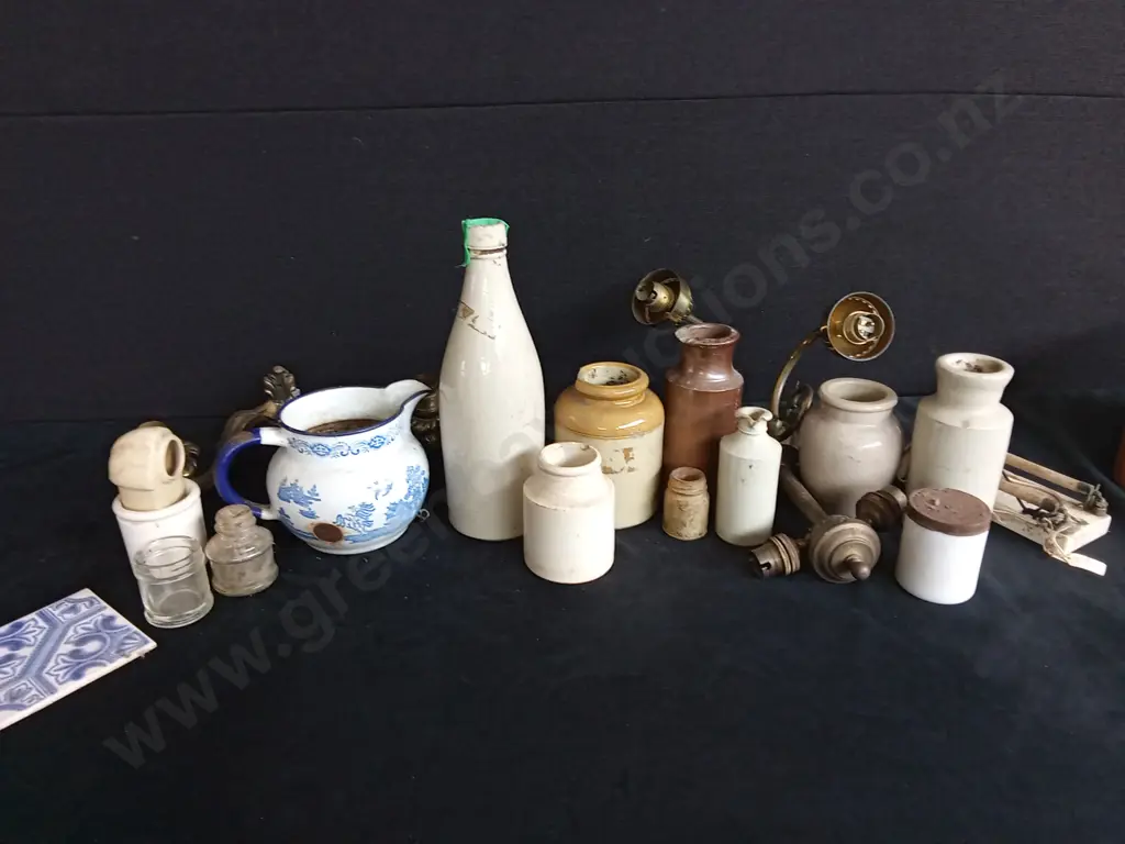 COLLECTION OF CERAMIC VASES AND OTHER ASSORTED ITEMS Image 1++