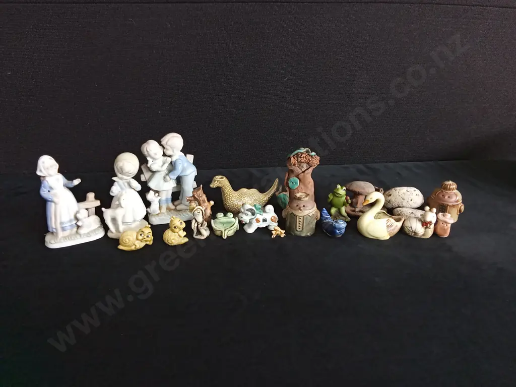 COLLECTION OF DECORATIVE POT PLANT FIGURINES AND PORCELAIN CHILDREN FIGURINES Image 1++