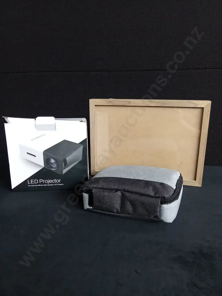 LED PROJECTOR AND PHOTO FRAME Image 1++