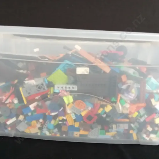 LARGE BOX OF LEGO