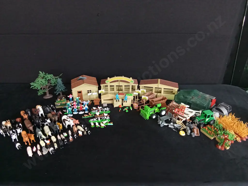 LARGE FARM PLAY SET Image 1++