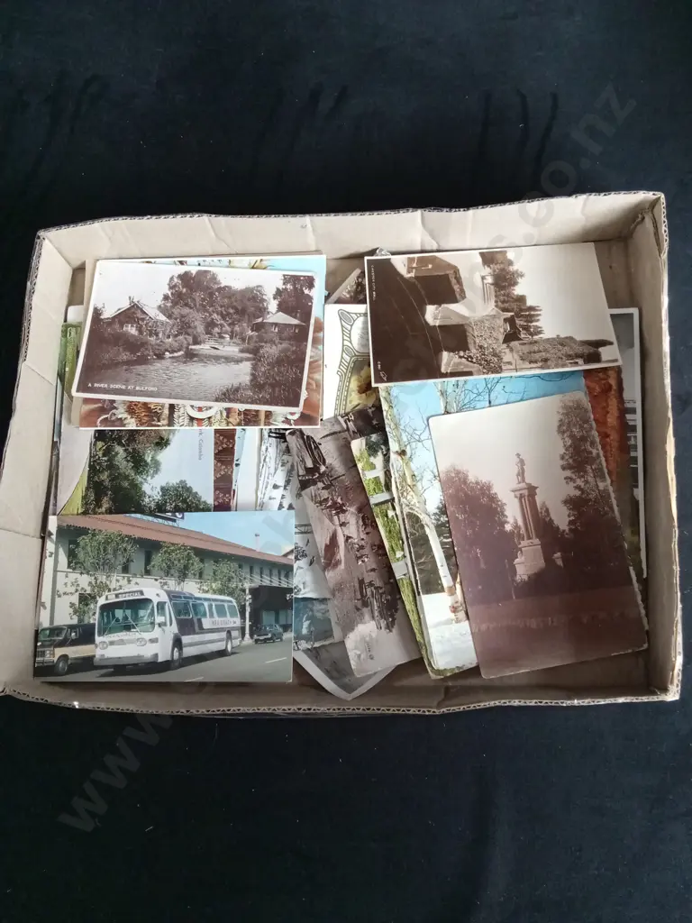 COLLECTION OF VINTAGE POSTCARDS Image 1++