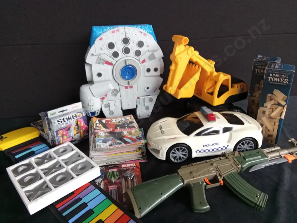 ASSORTED CHILDRENS TOYS GAMES AND BOOKS Image 1++