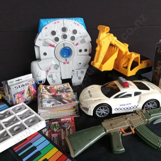 ASSORTED CHILDRENS TOYS GAMES AND BOOKS