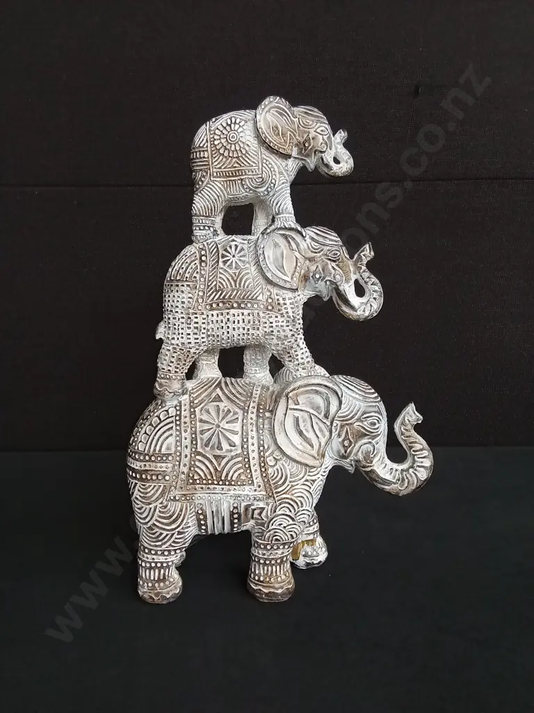 WOODEN ELEPHANT SCULPTURE Image 1++