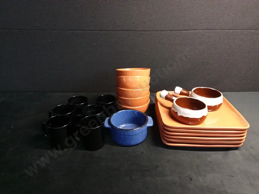 ASSORTED KITCHENWARE Image 1++