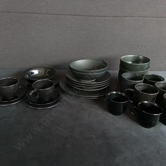 BLACK DINNER SET
