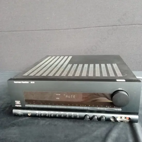 HARMAN/KARDON AVR 80 RECEIVER AMPLIFIER (POWERS ON)