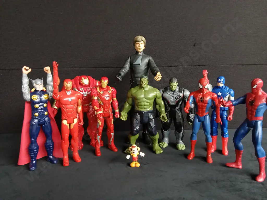 MARVEL AND STAR WARS FIGURINES Image 1++