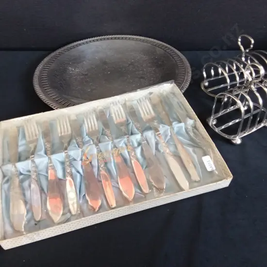 GROSVENOR SILVER PLATED CUTLERY SET WITH A PLATTER 2 TOAST RACKS