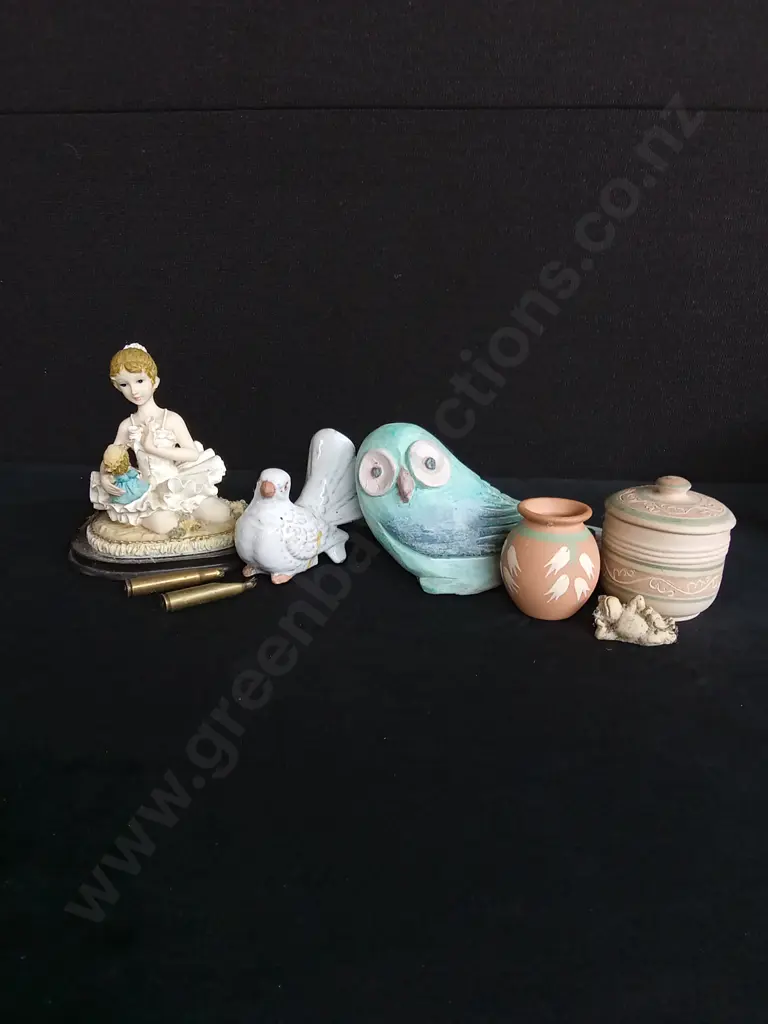 ASSORTED SMALL KITCHEN ITEMS AND GARDEN SCULPTURES Image 1++