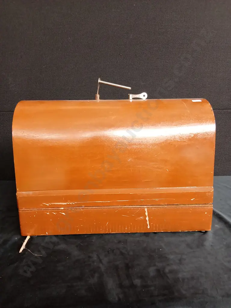 VINTAGE SINGER SEWING MACHINE Image 1++