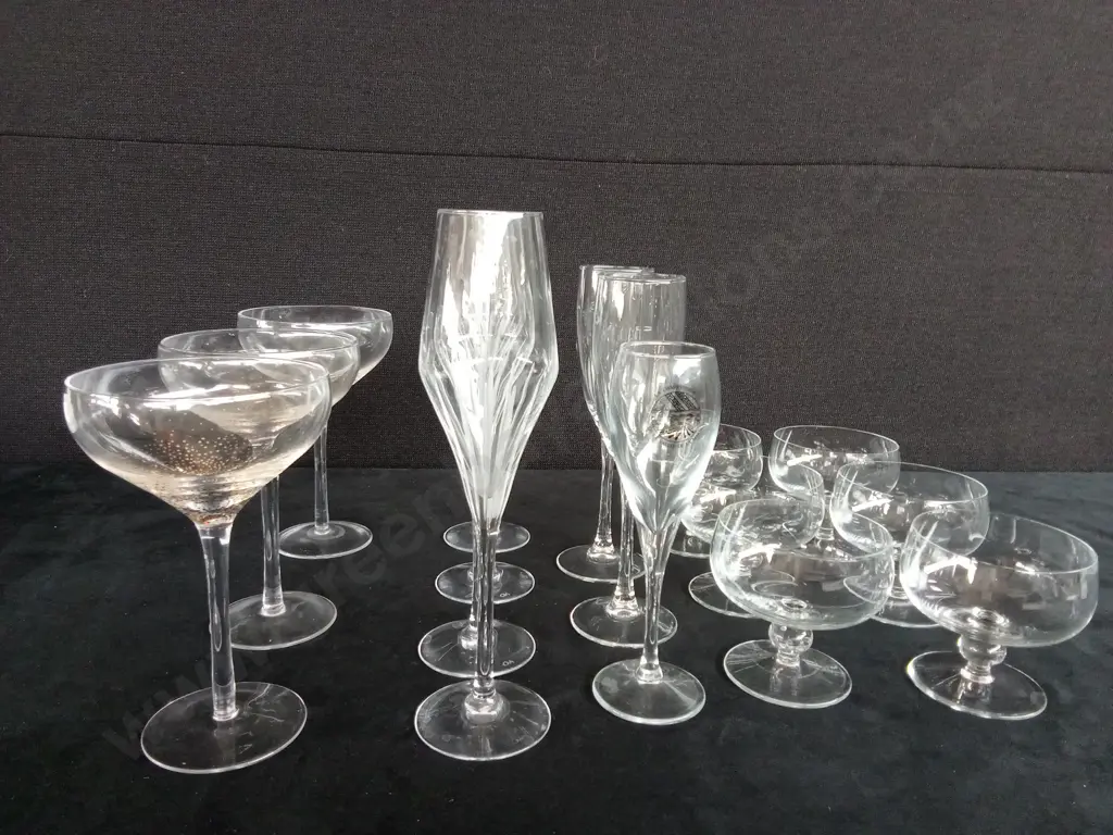 ASSORTED CHAMPAGNE GLASSES X 16 Image 1++