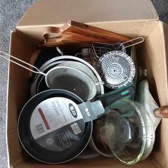 BOX OF ASSORTED KITCHEN ITEMS