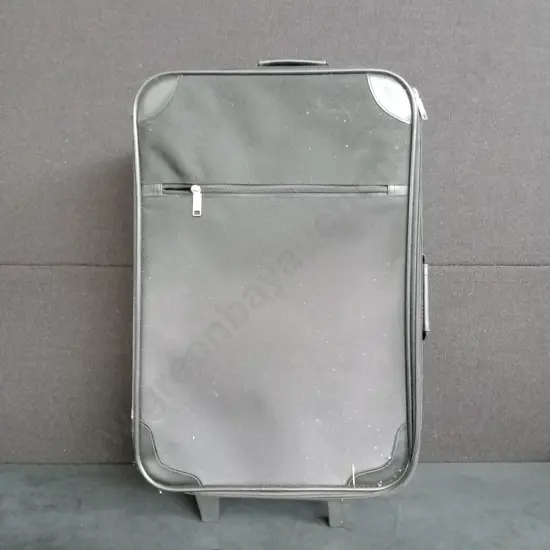 BLACK CARRY ON SUITCASE