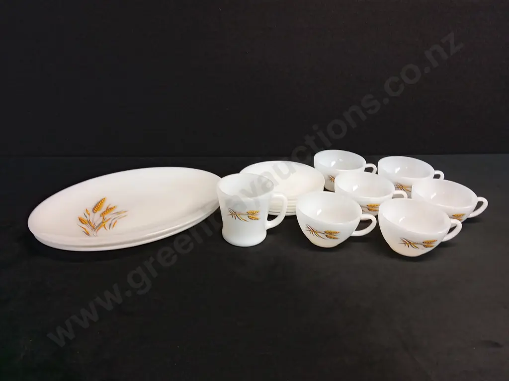 ANCHOR HOCKING FIRE-KING MILK GLASS TABLEWARE X 18 PIECES Image 1++